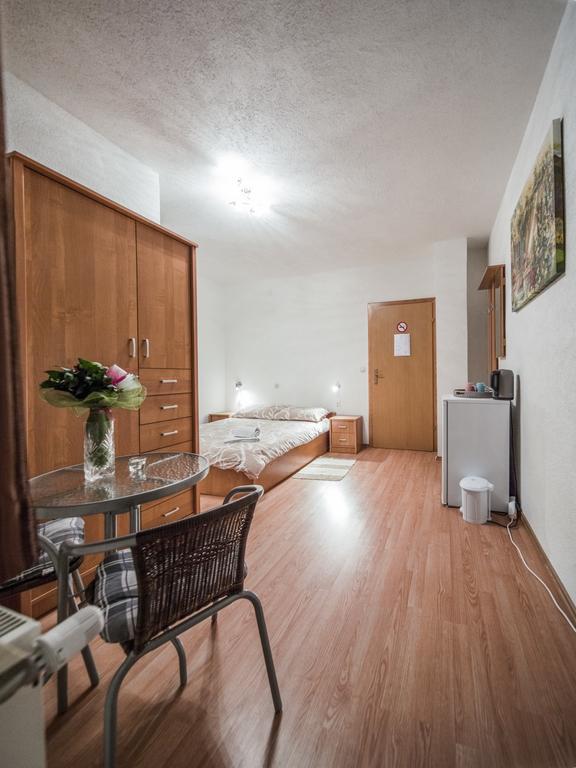 Apartment And Rooms Aracic Korenica Rum bild