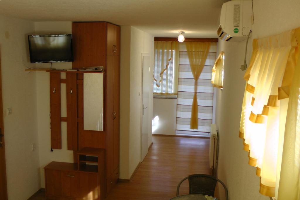 Apartment And Rooms Aracic Korenica Rum bild