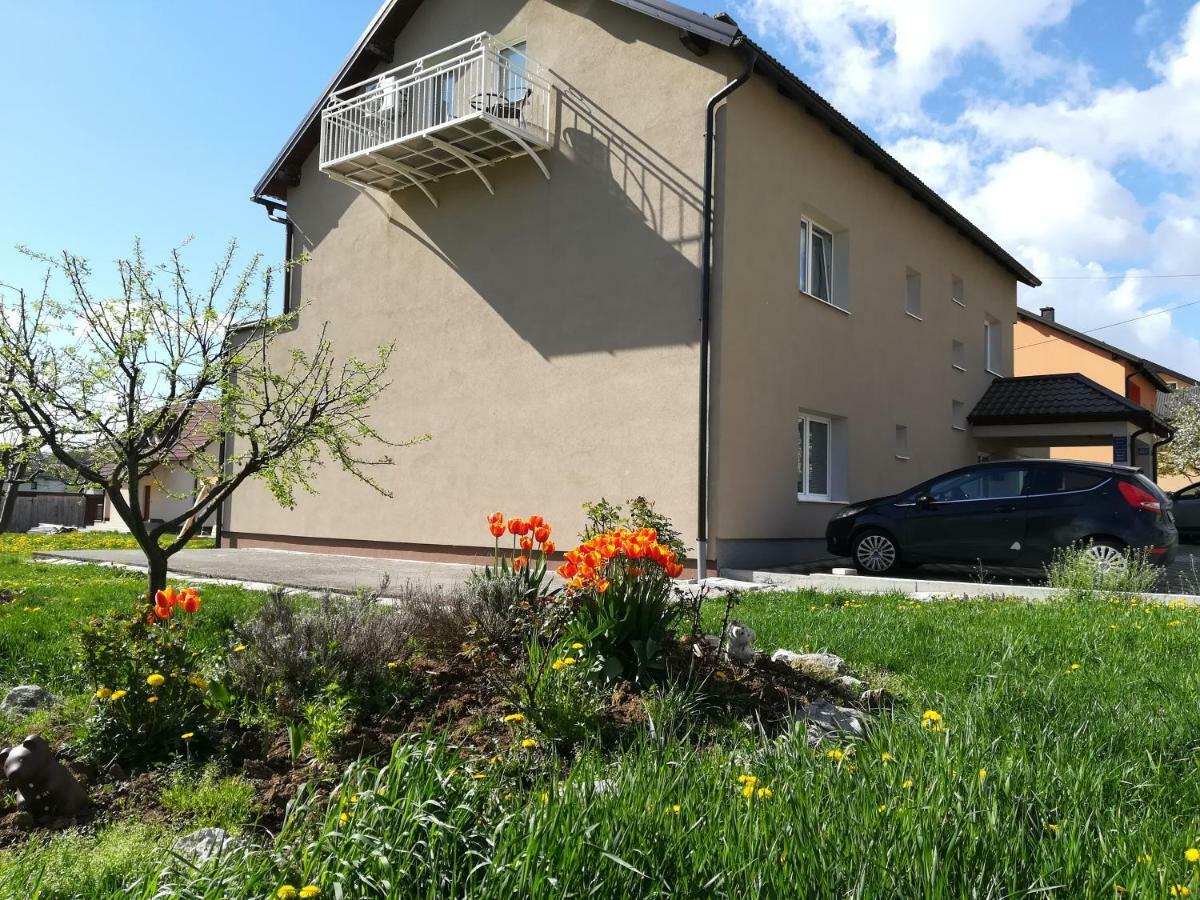 Apartment And Rooms Aracic Korenica Exteriör bild